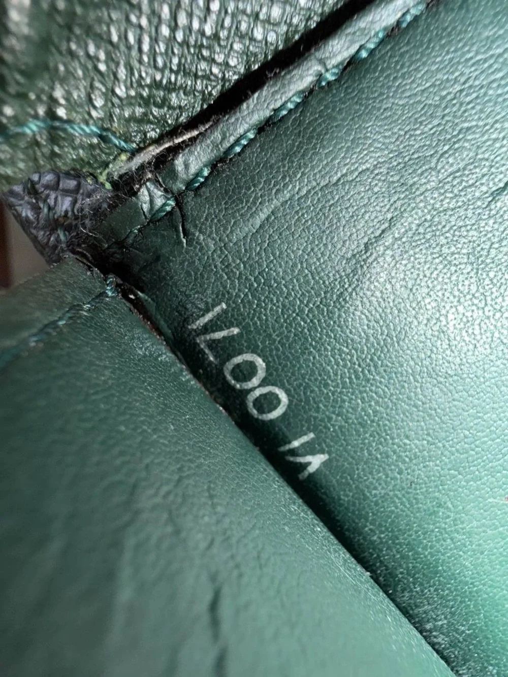 Louis Vuitton Porte-Documents Green Taiga Leather Business Bag